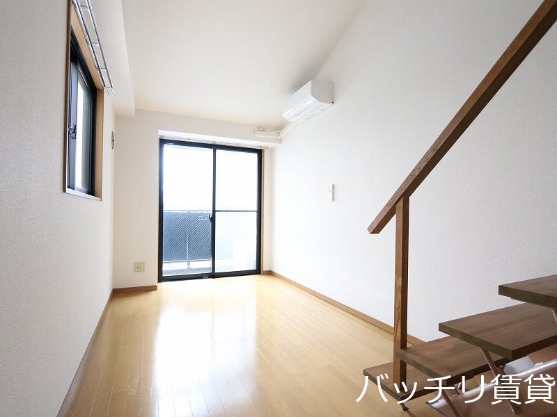 バルコニー　画像は別号室の為、現状優先になります。