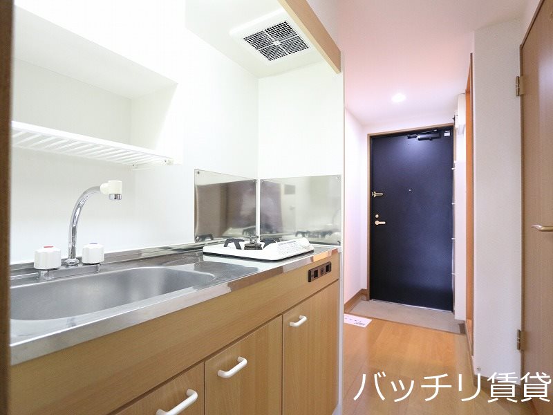 キッチン　画像は別号室の為、現状優先になります。