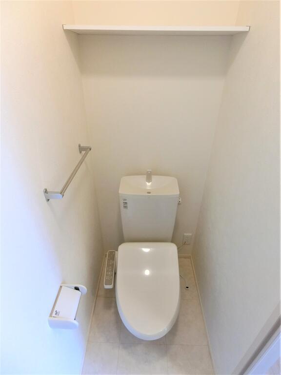 トイレ　※写真は反転タイプです