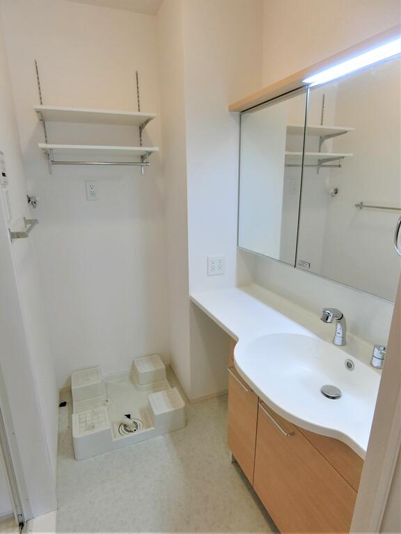 洗面設備　※写真は反転タイプです