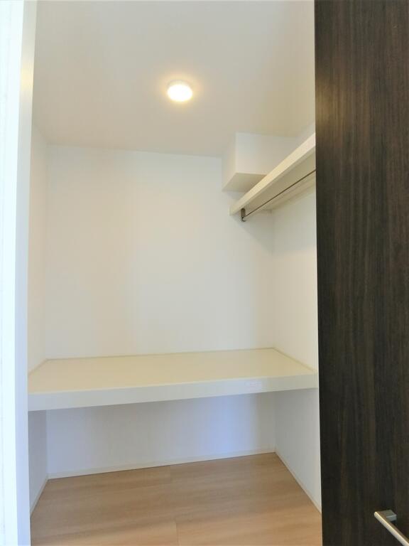 収納　※写真は反転タイプです