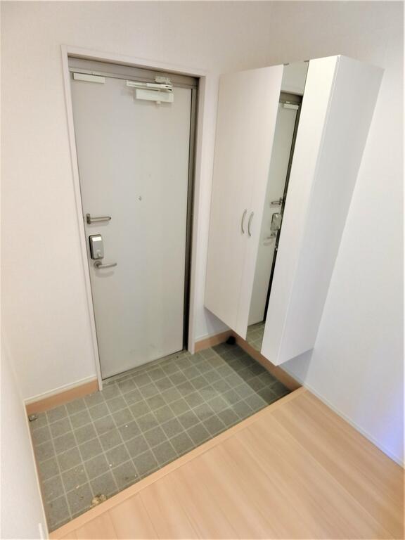 玄関　※写真は反転タイプです