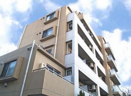 建物外観　鉄筋コンクリート造のがっしりした造り。