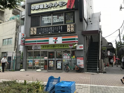 コンビニ　セブン-イレブン中野坂上駅前店（コンビニ）まで381m