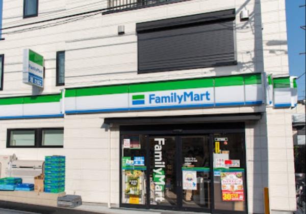 コンビニ　ファミリーマート世田谷北沢三丁目店（コンビニ）まで285m