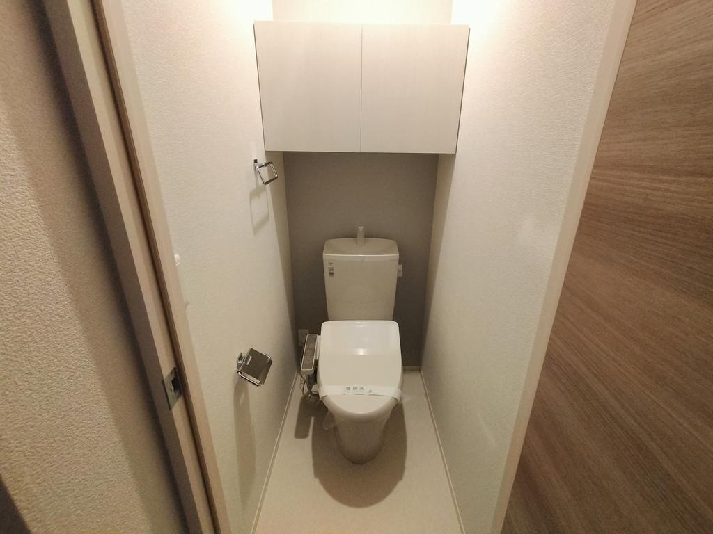 トイレ　あると嬉しい温水洗浄便座付き♪（同仕様写真）