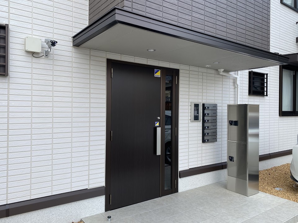 エントランス　オートロック・宅配BOX付きのエントランスです☆
