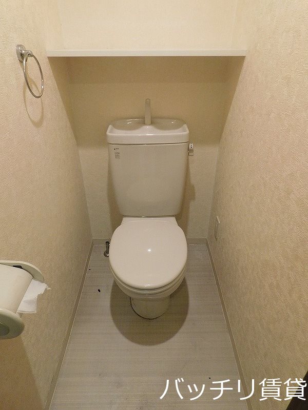 トイレ　別号室写真のため、現況を優先いたします。