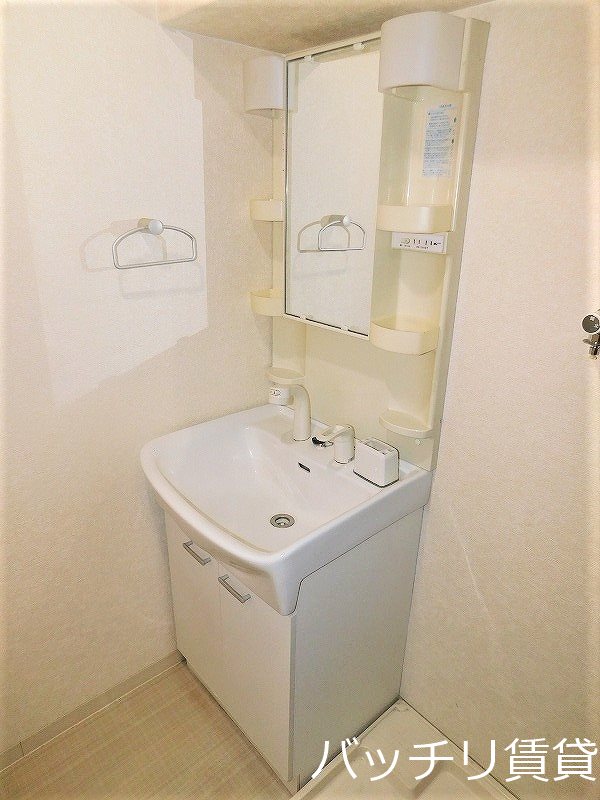 洗面設備　別号室写真のため、現況を優先いたします。