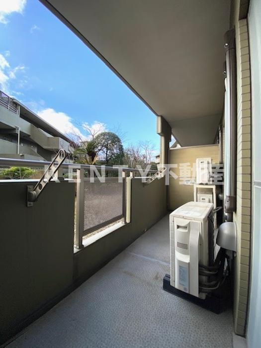 バルコニー　バルコニーからの眺めを楽しみながら食事をしませんか