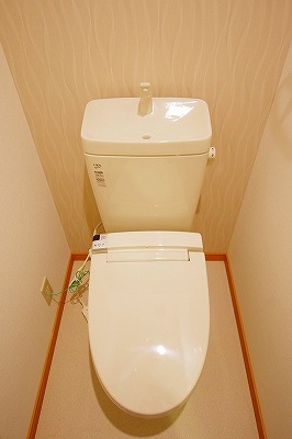 トイレ　温水洗浄便座付き