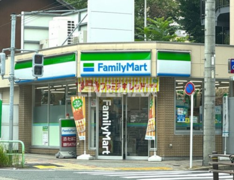 コンビニ　ファミリーマート 名古屋新栄二丁目店（コンビニ）まで214m