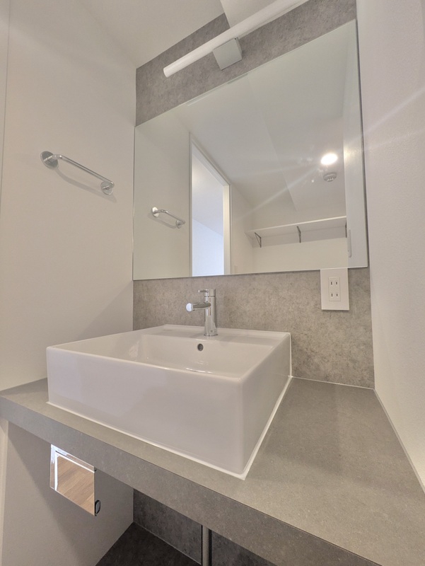 洗面設備　シンプルで機能的