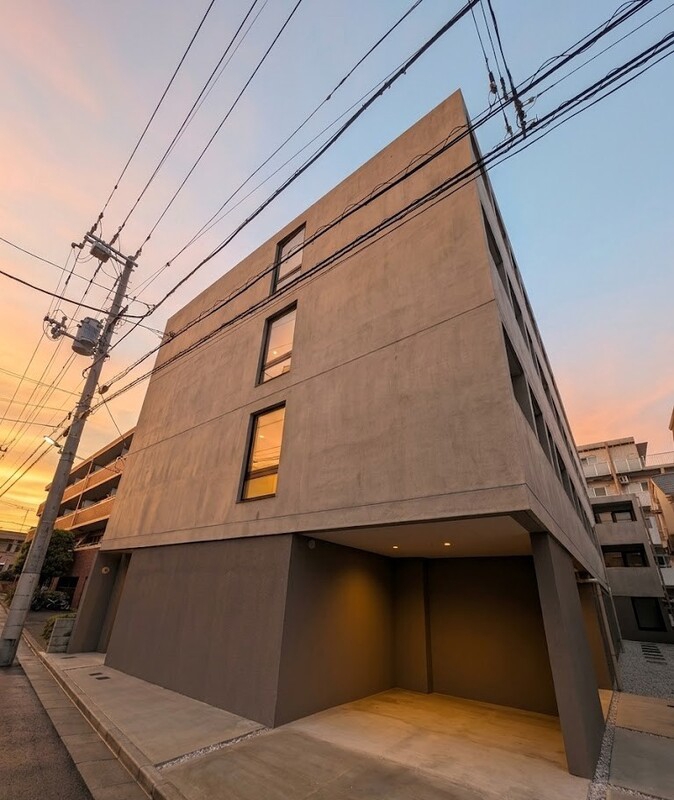 エントランス　昼夜で表情の異なるファサード