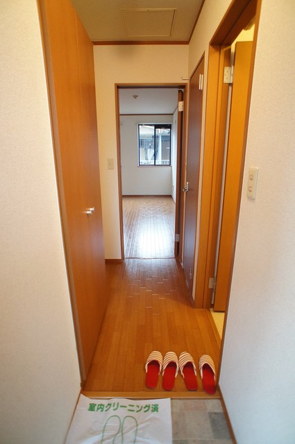 玄関　※別部屋の参考写真です