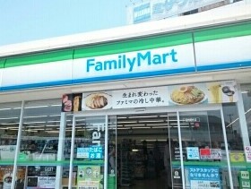 コンビニ　ファミリーマート（コンビニ）まで450m