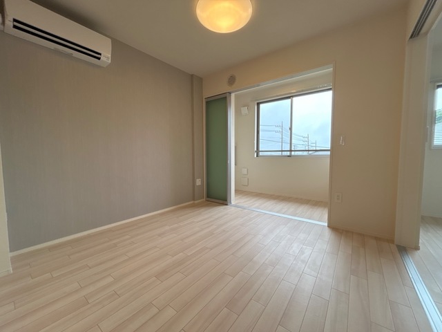 居室・リビング　アクセントクロスがおしゃれ