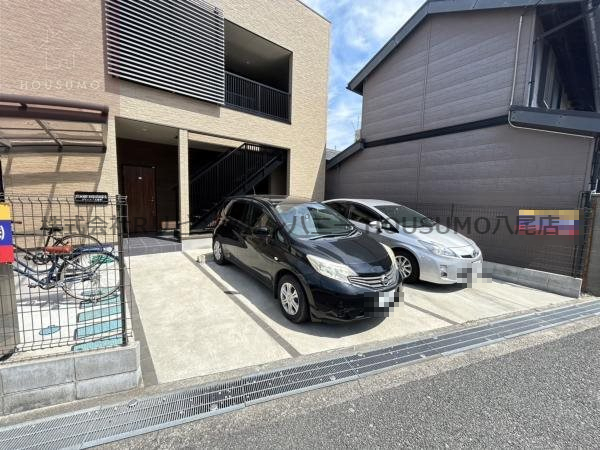 駐車場　車をお持ちの方に嬉しい駐車場付きの物件です