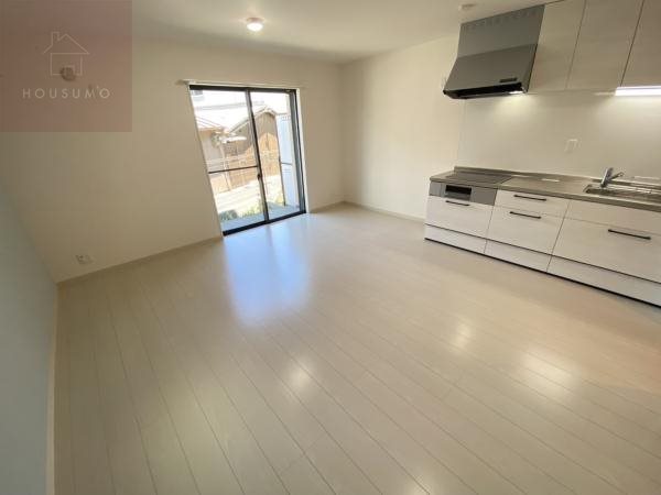 居室・リビング　こちらの居間で趣味の時間をお楽しみください