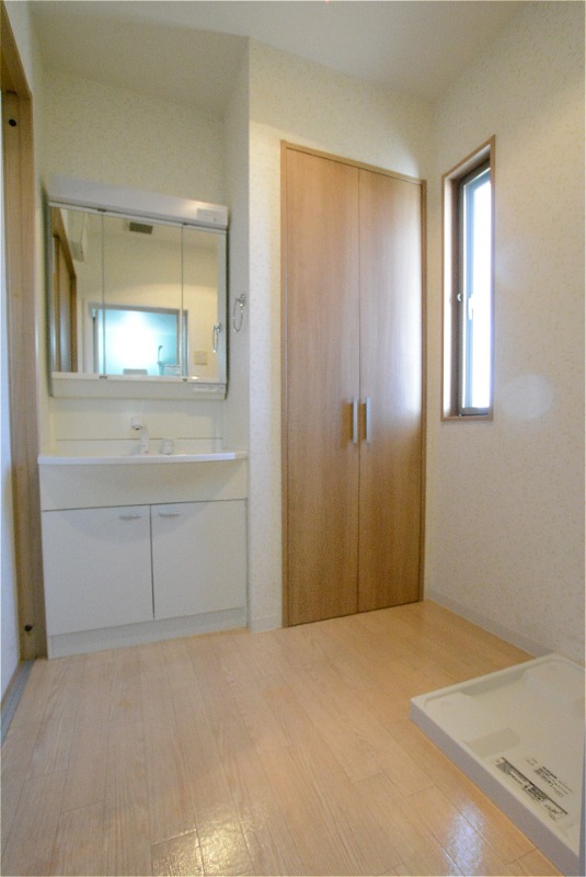 洗面設備　シャワードレッサー