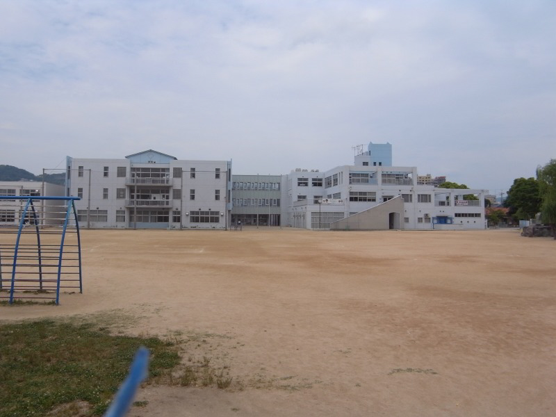 小学校　川西小学校（小学校）まで624m