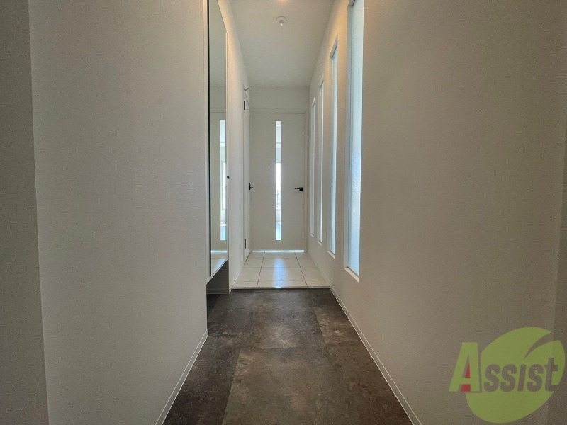 玄関　玄関の様子です。明るい印象ですね。気分もあがりそう。