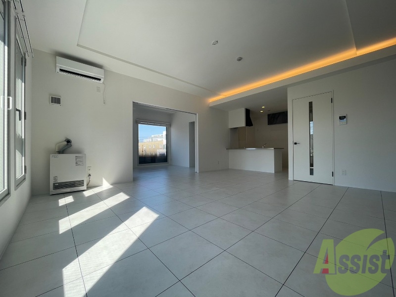 居室・リビング　広くてきれいなリビングです！快適に過ごせそうですね。