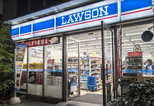 コンビニ　ローソン 新橋四丁目店（コンビニ）まで137m