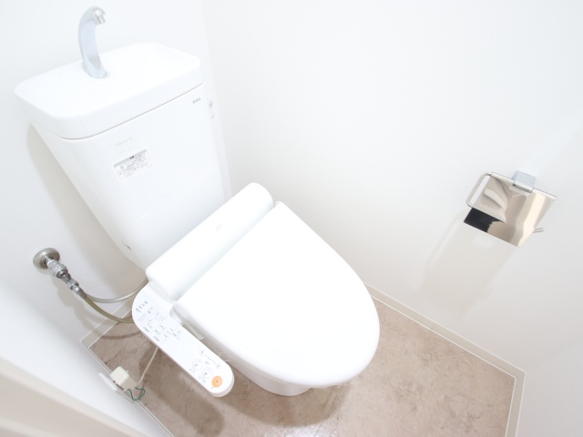 トイレ　※別室の参考写真の為、現況優先です。