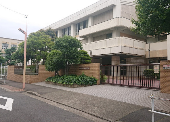 小学校　名古屋市立上名古屋小学校（小学校）まで614m