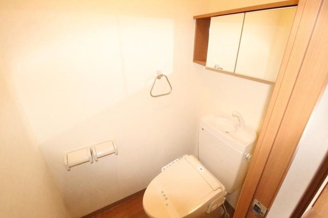 トイレ　温水洗浄便座