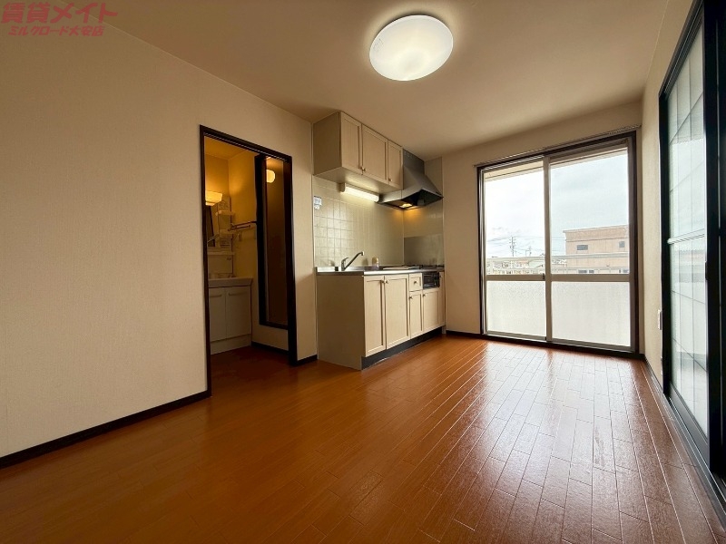 居室・リビング　同型参考写真