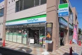 コンビニ　ファミリーマート 稲城長沼駅前店（コンビニ）まで744m