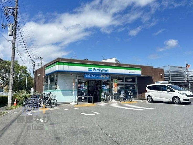 コンビニ　ファミリーマート東村山八坂駅前店（コンビニ）まで310m