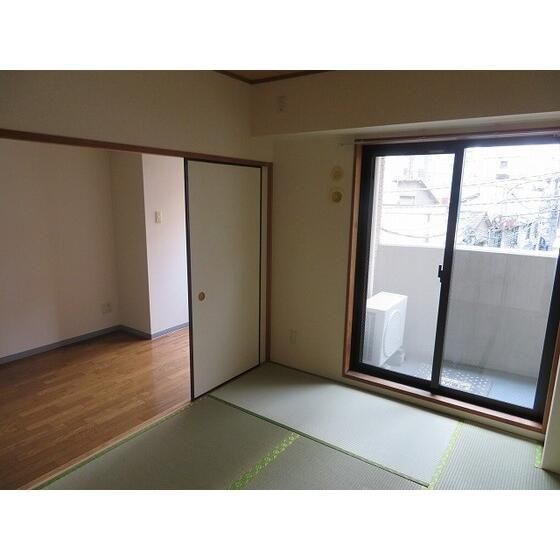 その他部屋・スペース　開放的な寝室です