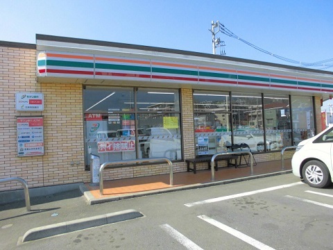 コンビニ　セブンイレブン（コンビニ）まで700m