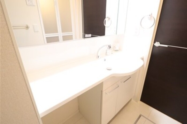 洗面設備　同建物別部屋写真