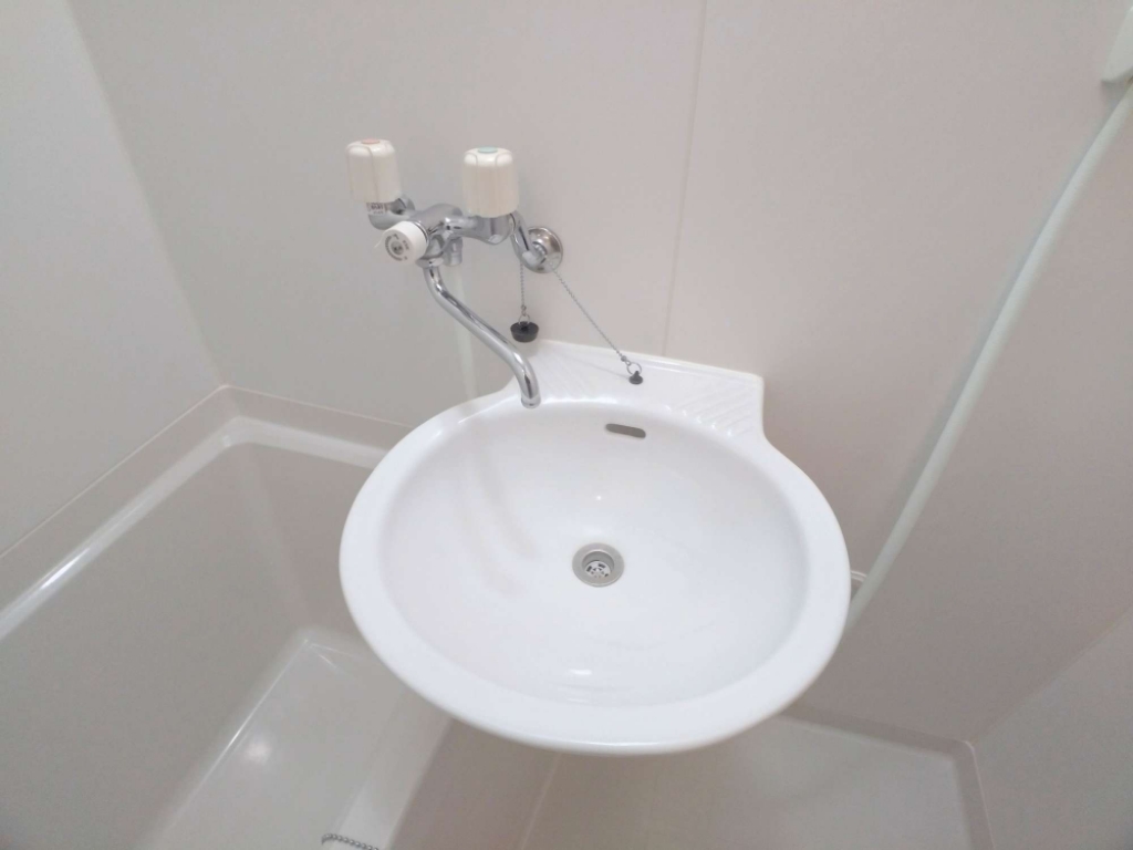 その他　鏡を備え　準備のしやすい洗面台