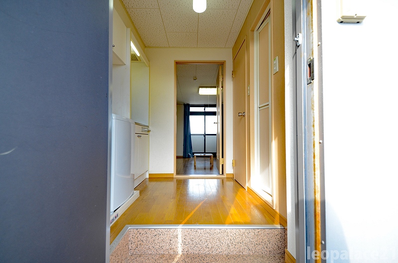 玄関　同シリーズの類似となります。現況を優先致します。