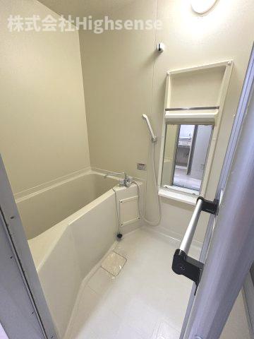 バス・シャワールーム　コンパクトで使いやすいお風呂です