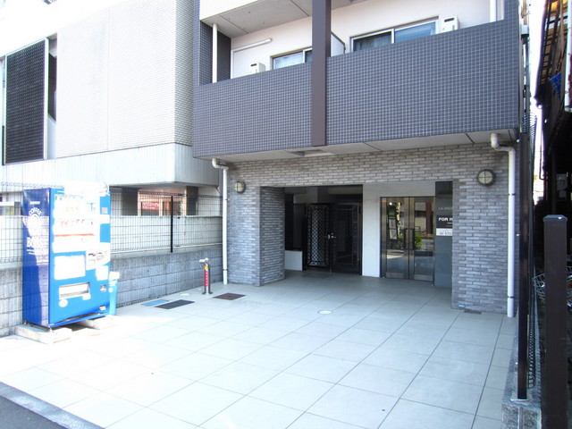 エントランス　エントランス周りもキレイです