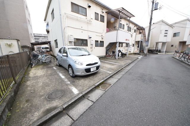 駐車場　敷地内駐車場