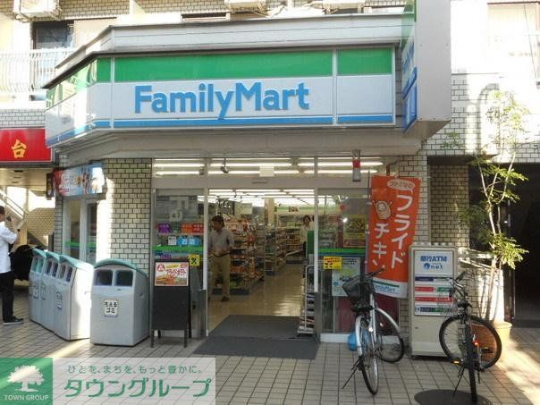 コンビニ　ファミリーマート（コンビニ）まで229m