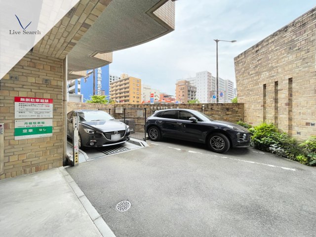 駐車場　駐車場に車を止められます
