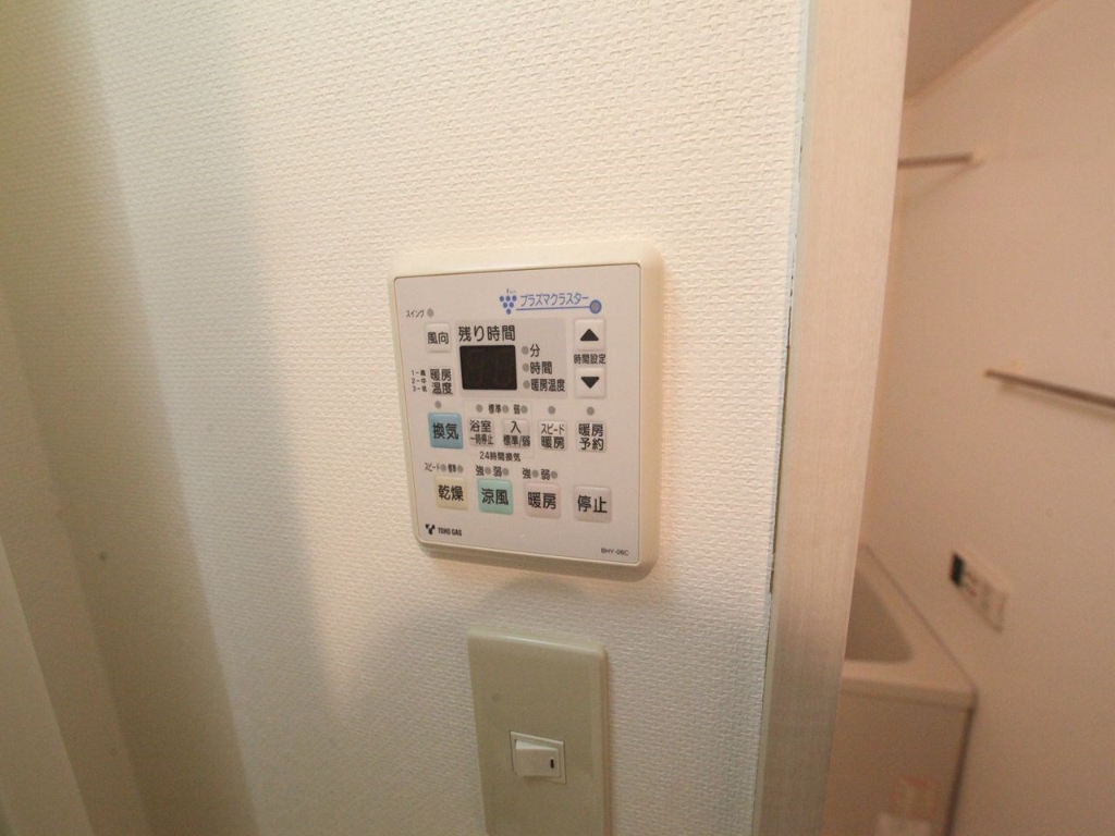 その他設備　浴室暖房乾燥機付き