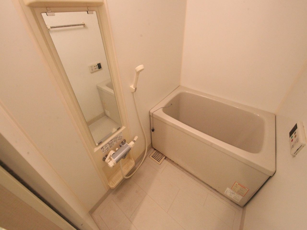 バス・シャワールーム　浴室暖房乾燥機付　追い焚き・オートバス機能付お風呂