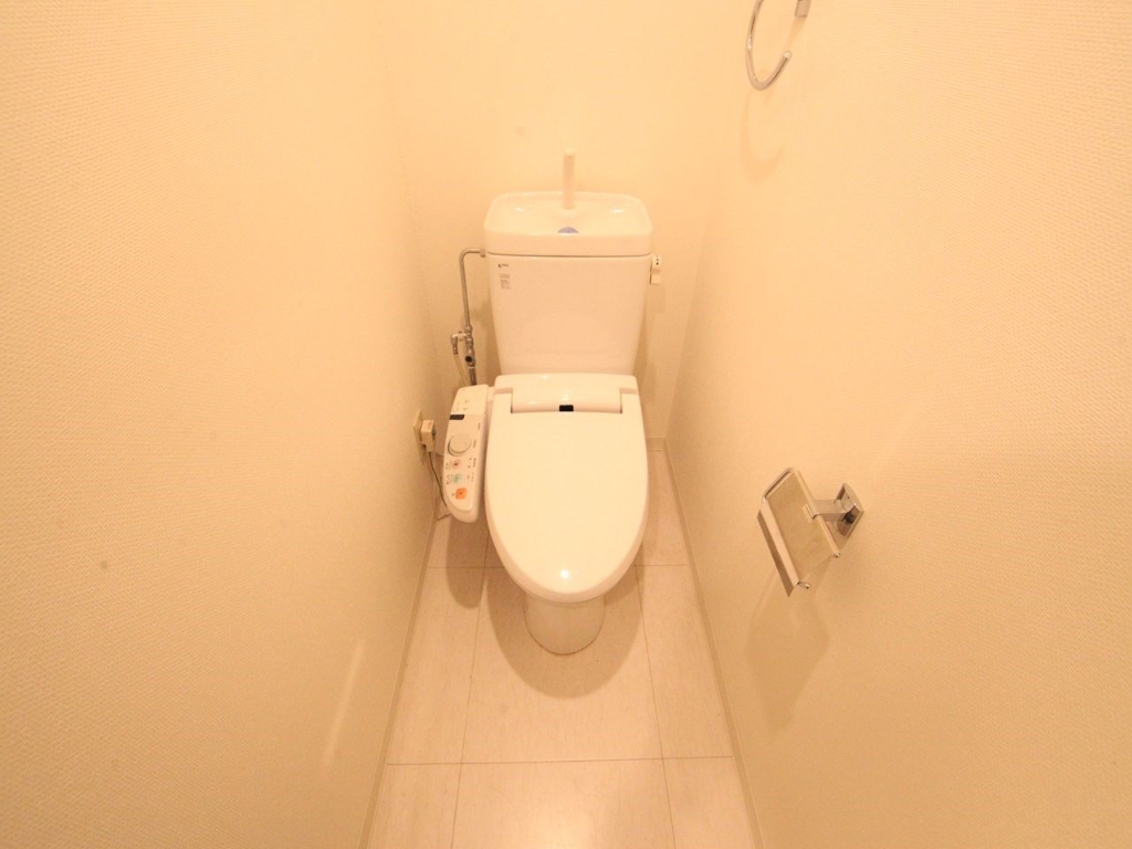 トイレ　温水洗浄暖房便座付トイレ