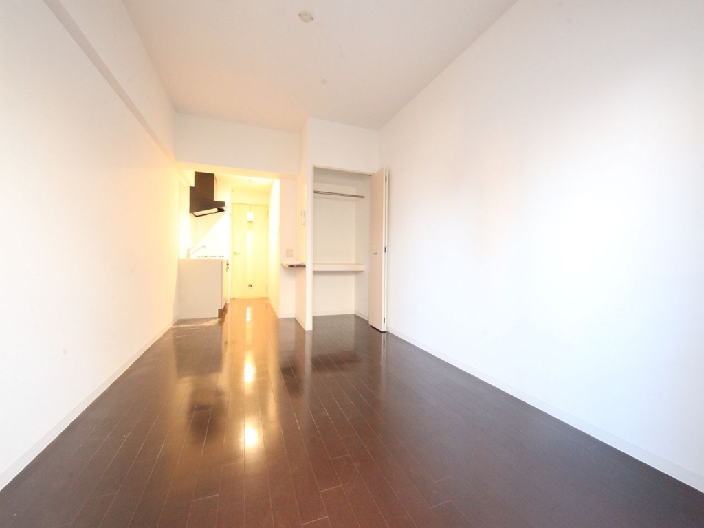 居室・リビング　洋室10.97帖　クローゼット付（収納充実してます）