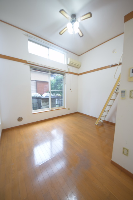 居室・リビング　～天井高い！～