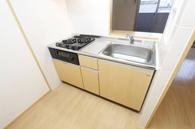 キッチン　２口コンロのシステムキッチンで料理しやすいです。